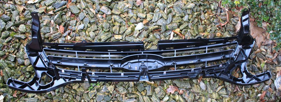 Ford Mondeo BJ 10-14 Kühlergrill BS71-8200-B in schwarz in Milte