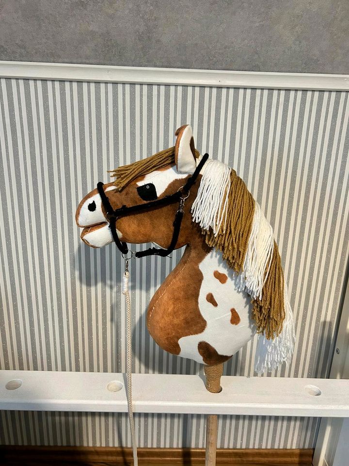 Hobby Horse Steckenpferd  ,, Feli " Braunschecke mit Zubehör NEU in Schüttorf