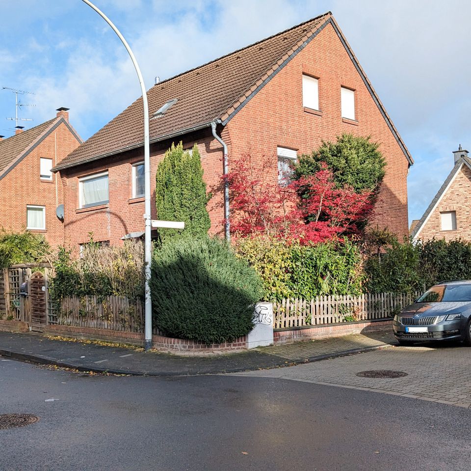 Gepflegtes 1-2-Familienhaus mit Palmengarten und Garage sucht nette Eigentümer in Grevenbroich
