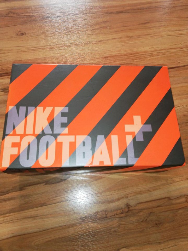 Fußball stollenschuh nike 36 Jungs in Gernsheim 