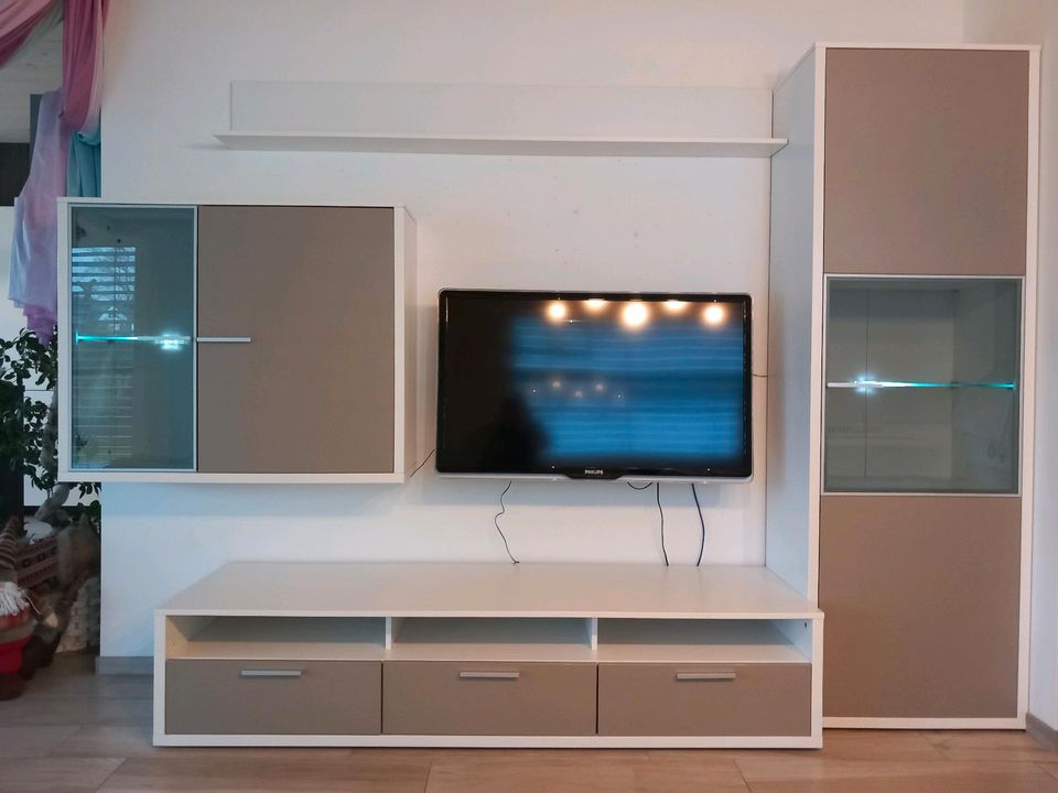 Game Wohnwand Fernseherwand LED Sideboard Vitrine TV Schrank in Kempten