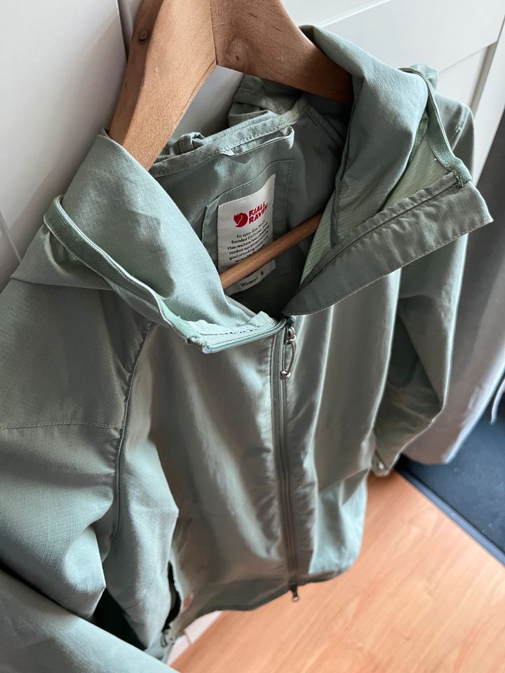 Fjällräven Windbreaker Gr.M in Köln