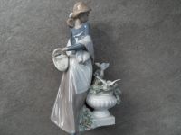 Lladro Porzellanfigur 5416 - in the Garden, Höhe 25cm Essen - Essen-Katernberg Vorschau