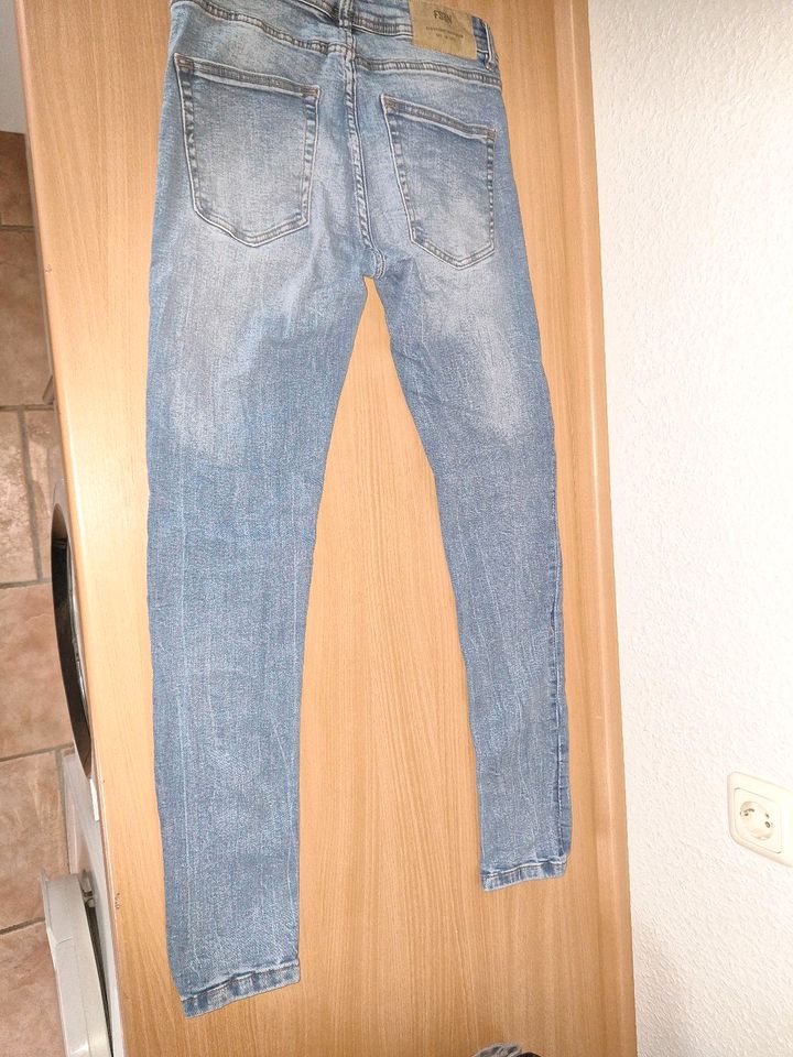 Jeans, neuwertig, 29/32 in Quarnbek