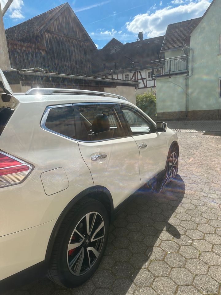 Nissan X-Trail  Automatik Panorama 360°Cam Leder in Schöffengrund