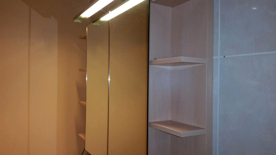 Bad Hochschrank mit Spiegel, Unterschrank mit Waschbecken in Greven