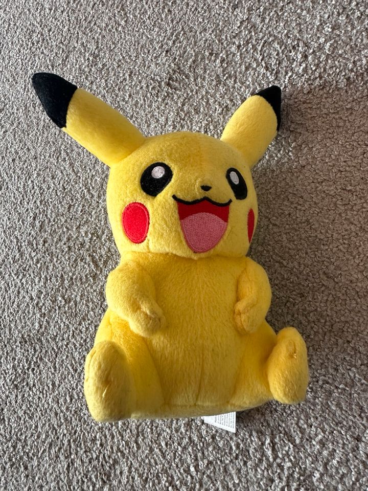 Pokémon Pikachu Plüshtier Stofftier Kuscheltier in Schneverdingen