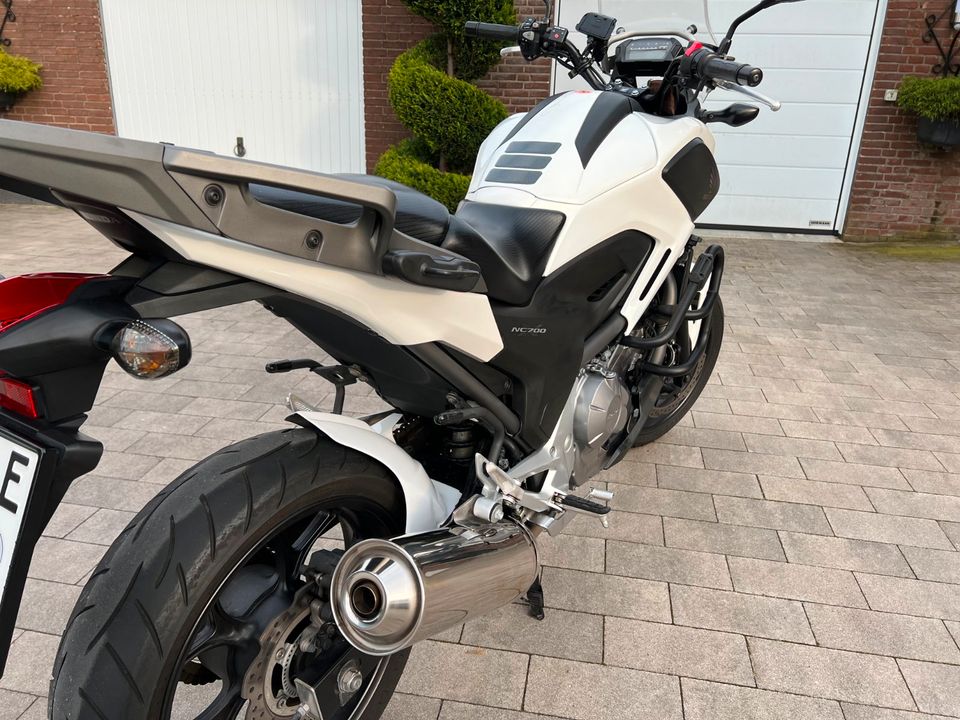 Honda NC700X mit vielen Zubehörteilen aus 1.Hand im TOP-Zustand! in Emmerich am Rhein