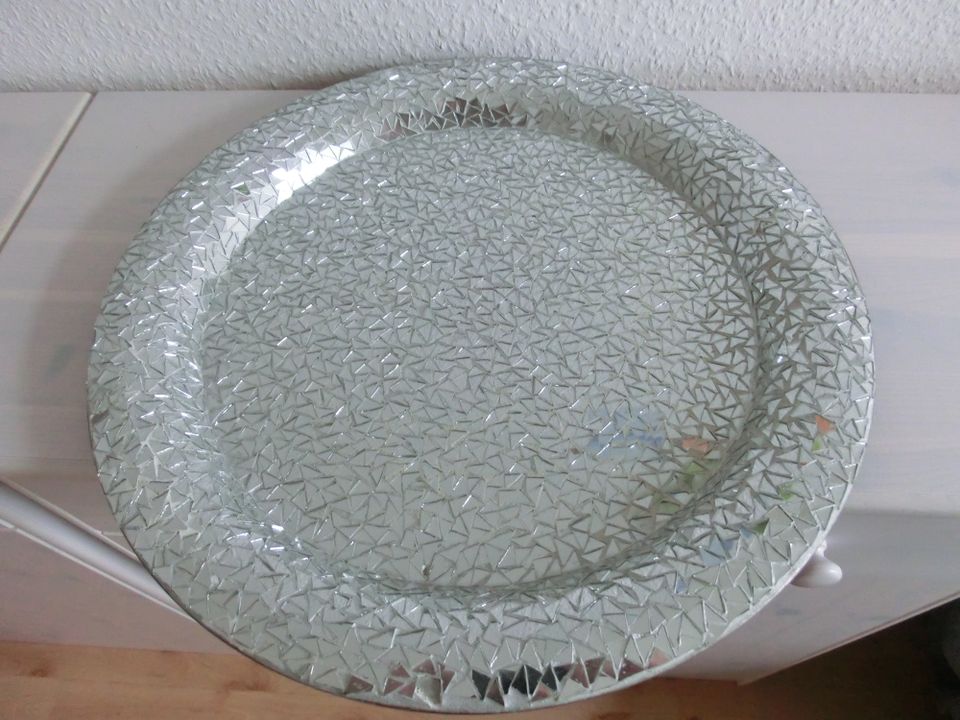 Schale aus Metall mit Spiegelsegmenten in Brühl