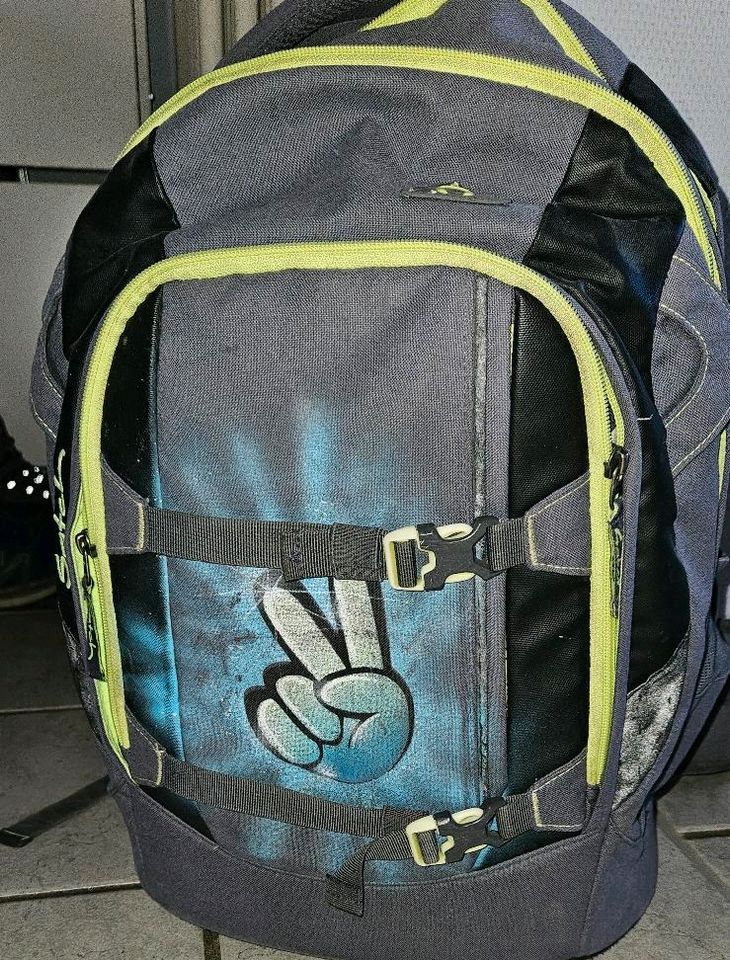 Schulrucksack von Satch mit Victoy Spray-Bild in Riederich