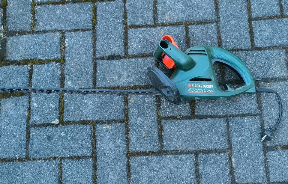 Heckenschere 230 V Black & Decker GT250 in Bielefeld