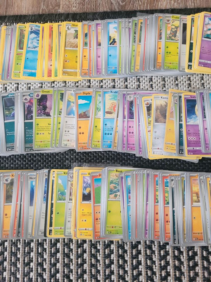 Pokemon 600 Karten + Sammelalbum in Lübbenau (Spreewald)