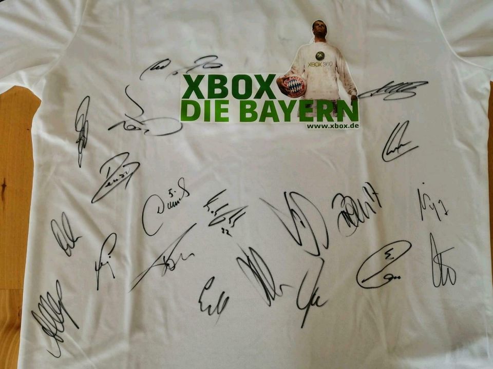 Fanshirt Xbox FC Bayern mit Autogrammen in Au