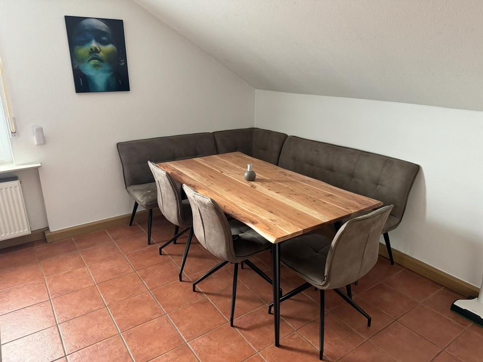 Neuwertige 3,5-Zimmer-DG-Wohnung mit Balkon und Klimatisiert in Enkenbach-Alsenborn
