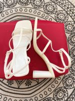 Bershka ♥️ Sandalen Weiß Sommer Blockabsatz Hochzeit Baden-Württemberg - Filderstadt Vorschau