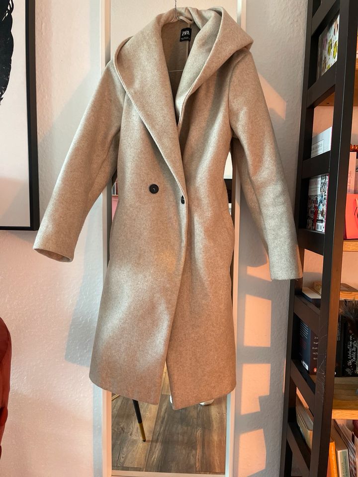 Mantel Zara Größe XS beige guter Zustand mit Taschen und Gürtel in Lübeck