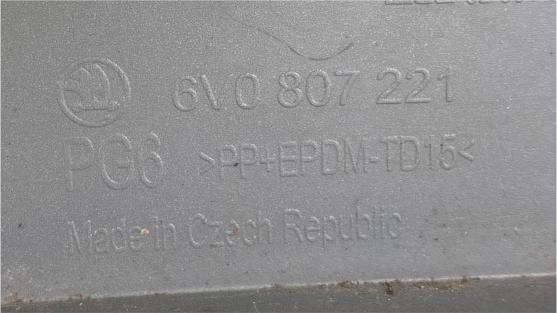 Skoda Fabia III Stoßstange vorne mit oder ohne PDC 6V0807221 in Essen