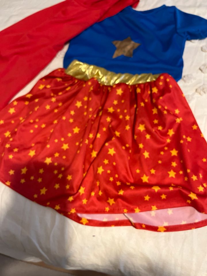 Supergirl Kostüm Faschingskostüm in Essen