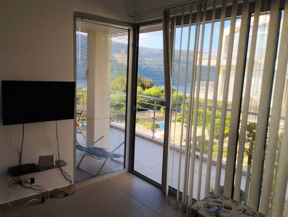 Moderne Ferienwohnung mit Meerblick in Acacia Hill, Montenegro in Ostfildern