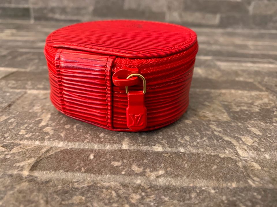 Louis Vuitton Epi Ecrin Bijoux 8 cm in Rot in Freudenberg