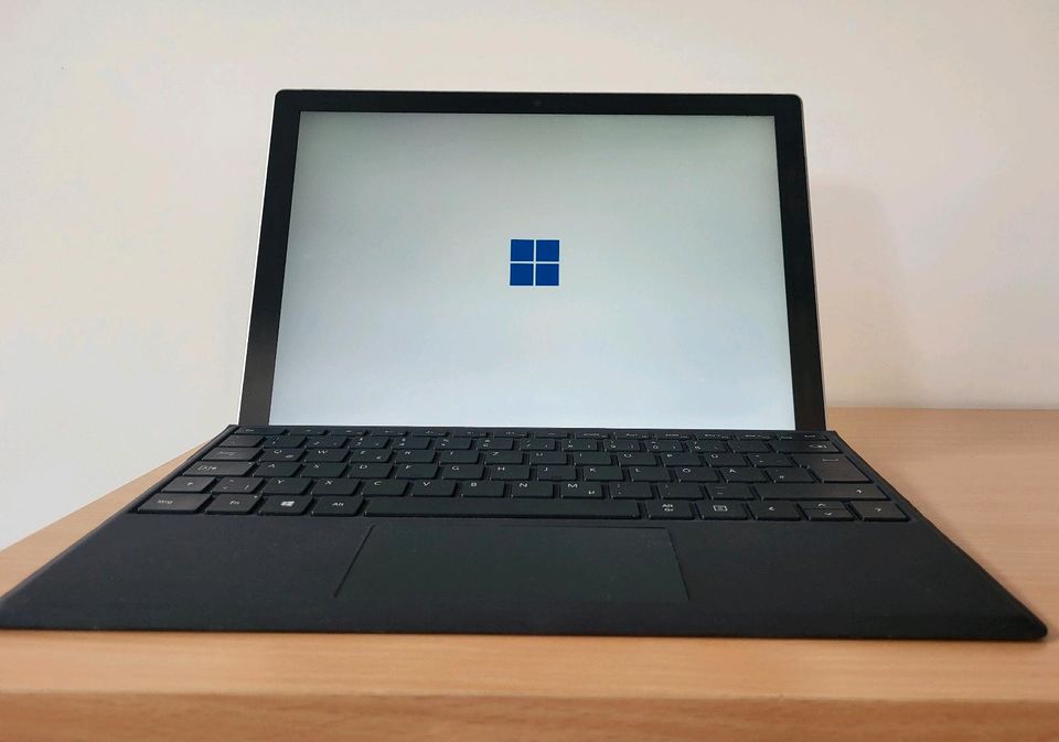 Microsoft Surface Pro 7, i5,8GB RAM, 256GB SSD,Dock,Pen,Tasche9 in Augsburg