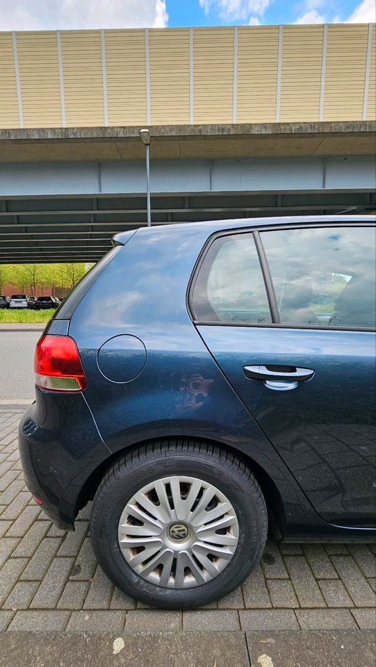 VW Golf 6 Limousine in sehr gutem Zustand in Duisburg