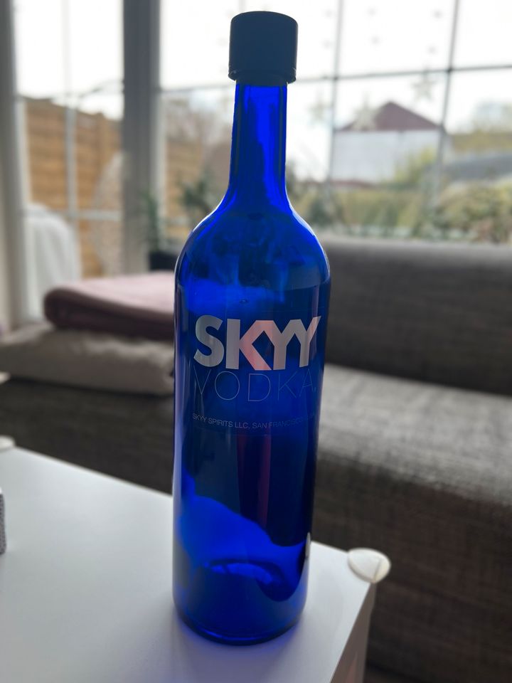 Skyy Vodka Dekoflasche in Hochheim am Main