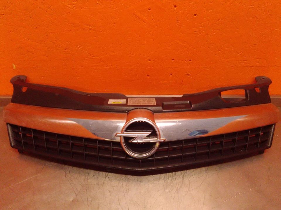 Kühlergrill OPEL ASTRA H GTC (L08) 1.8 13247179 13247083 in Bechtheim Rheinhessen