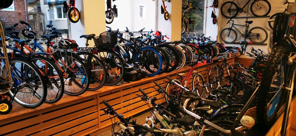 28Zoll unisex Stadt Fahrrad voll gefedert technisch einwandfrei in Wabern