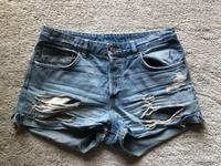 Shorts (Jeansstoff) Boxgriend&denim Gr. 38 mit Lochmuster Brandenburg - Kleinmachnow Vorschau