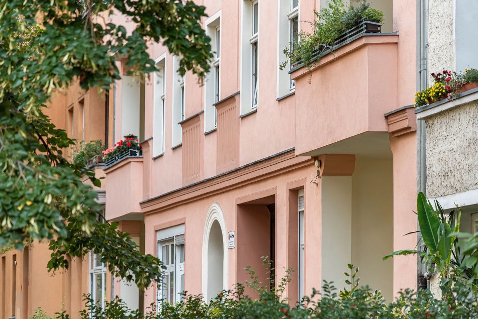 Paket mit vier potenziellen Maisonettewohnungen im Dachgeschoss sichern in Berlin