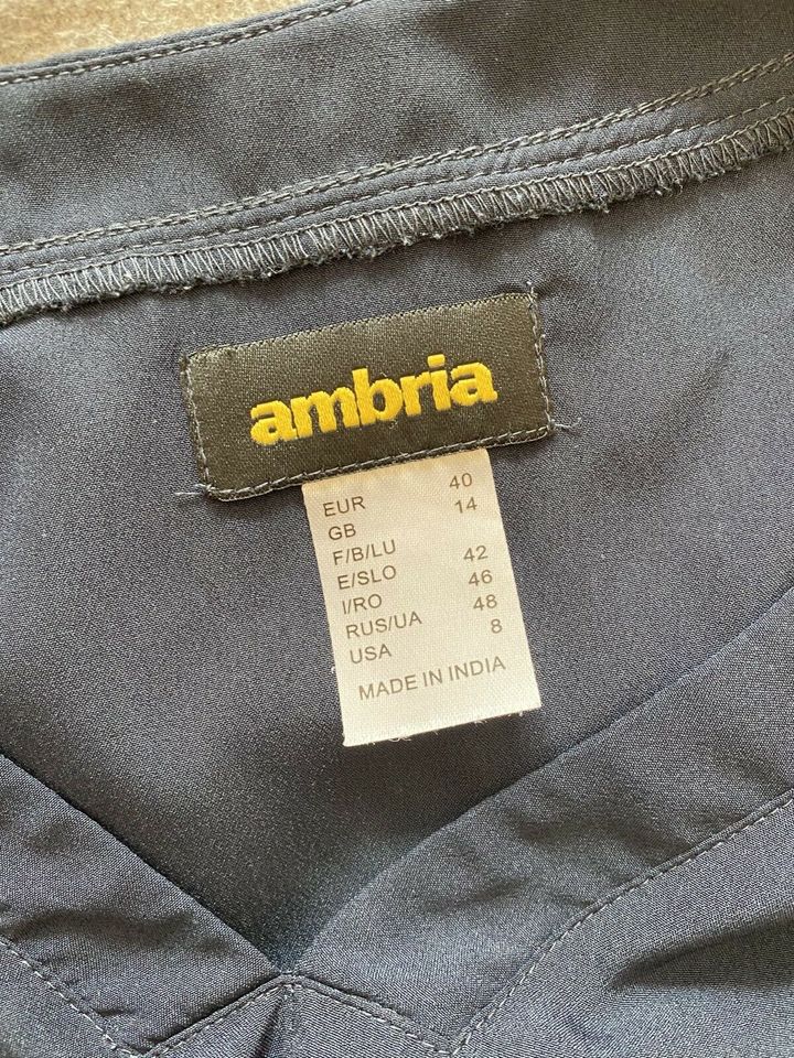 *Ambria* Schöne Bluse in Größe 40 / L - Marineblau/ Dunkelblau in Dietenhofen