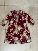 Stradivarius Kleid Bordeaux Blumen 36 S Bayern - Bayreuth Vorschau