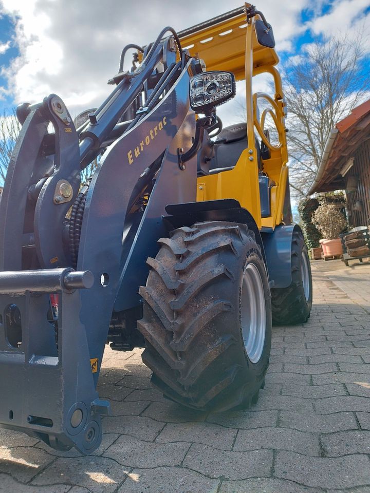 ✔️ GARANTIE ✔️ EUROTRAC W11 SD - Modell mit langem Arm inkl. Schaufel & Gabel - JETZT ANFRAGEN - GÜNSTIG KAUFEN & FINANZIEREN - Große Auswahl an Anbaugeräten - Hoftrac Hoflader Radlader in Heemsen