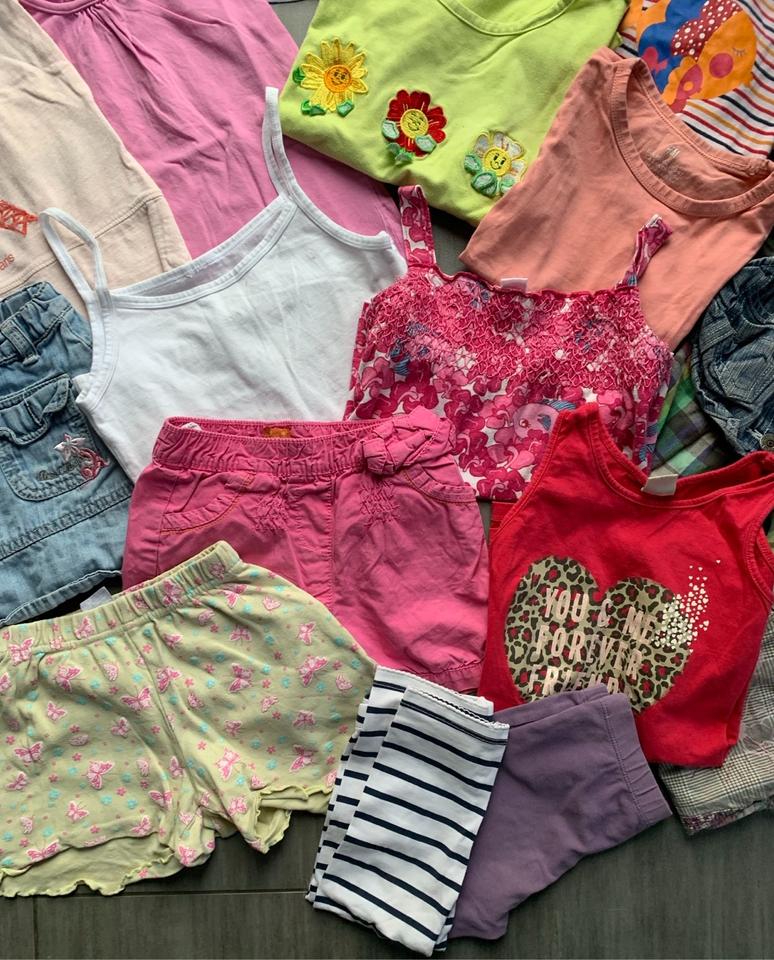 Kleiderpaket Shirts Elsa kurze Hose Tunika Shorts Rock 98 104 in Kohlberg