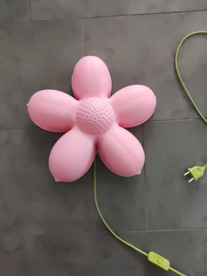 Ikea Wandlampe Blume rosa in Großbottwar