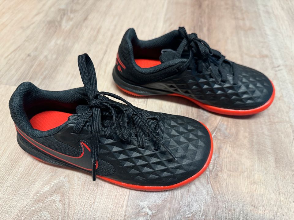 Nike Star Runner 3 schwarz Größe 33 Kinder Sportschuhe in Berkatal