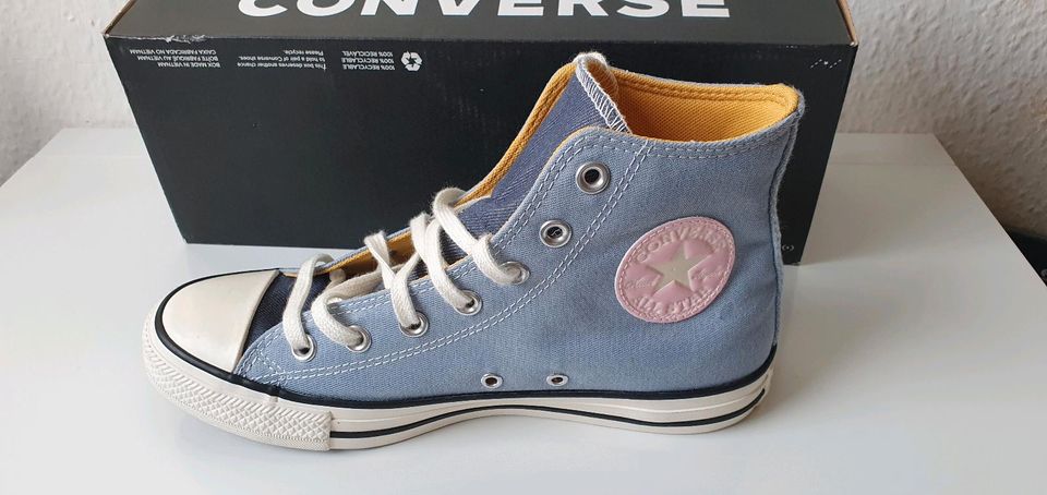 Schuhe neue Converse in Torgau