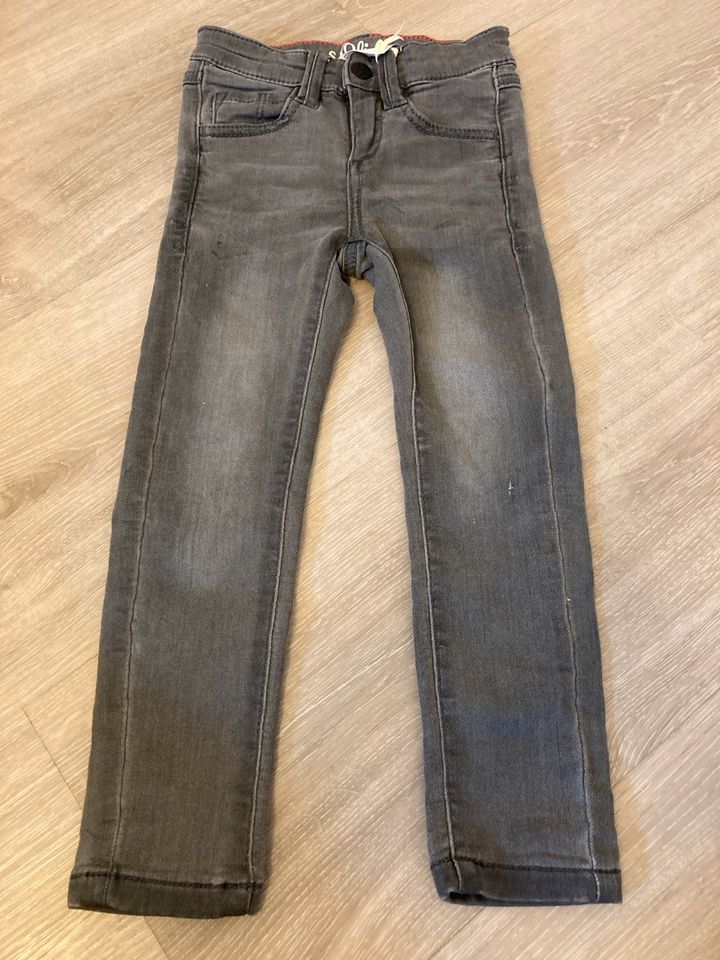 s.Oliver Jeans Gr. 104 Grau Slim in Wiehl