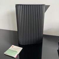 Krug FOLD Kanne Kunststoff schwarz, red dot design Nordrhein-Westfalen - Meerbusch Vorschau