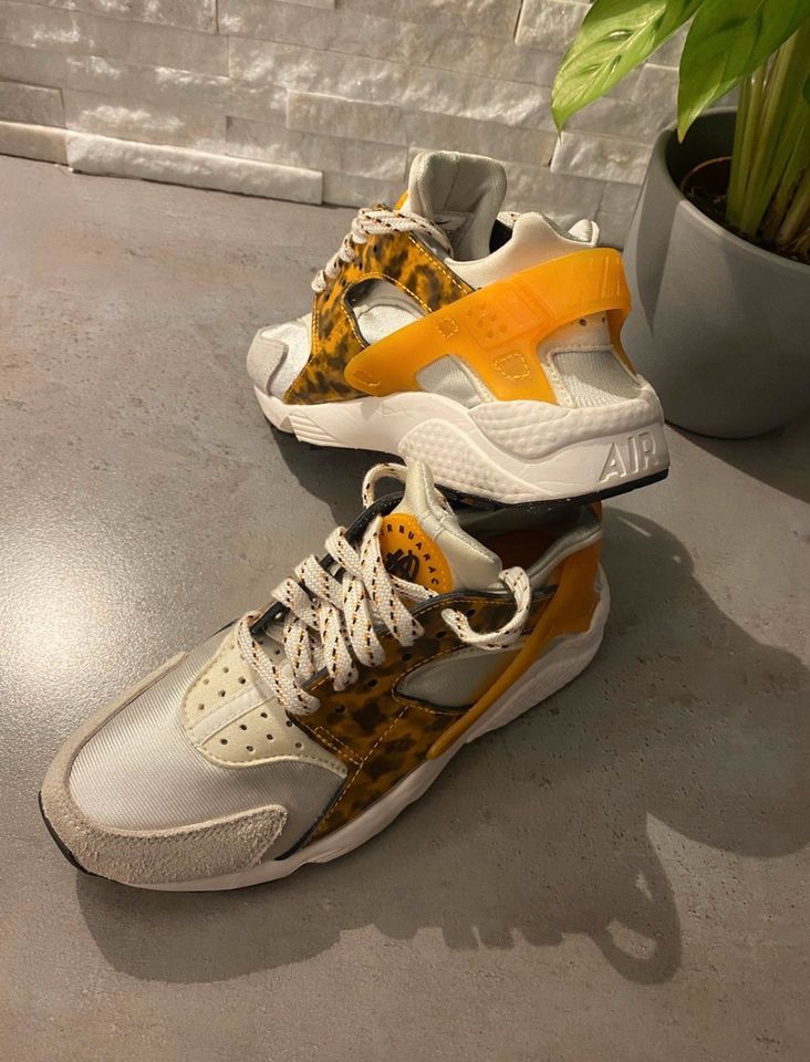 Nike Air Huarache Gr. 37,5 in Oberhausen