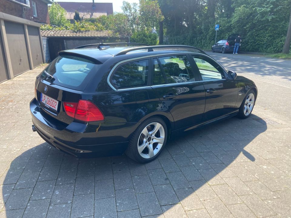 BMW 330i Euro 5  Vollleder Schaltgetriebe in Lippstadt