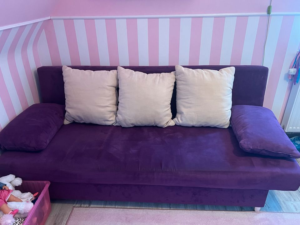 Sofa in Lila kann auch als Bett 195cmx70cm wie Neu in Oberhausen