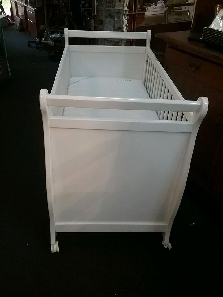 Kinderbett Babybett 120x60 cm mit Matratze Bett in Dresden