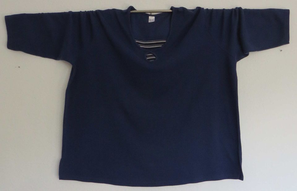 Pulli - Shirt - dunkelblau/weiß - Gr. 58/60 in Preetz