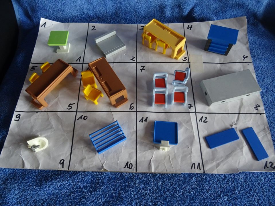 Playmobil Schule 4324 Ersatzteile Tische Tafel Zubehör Reste in Meinerzhagen