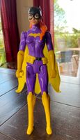 Batwoman Action Figur mit Umhang ca 30 cm lila gelb Hessen - Oestrich-Winkel Vorschau