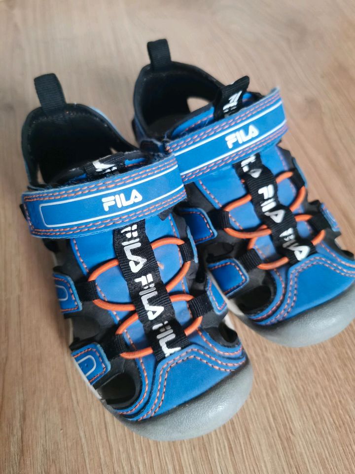 Fila Kinder Sandalen Gr. 24 in Helsa