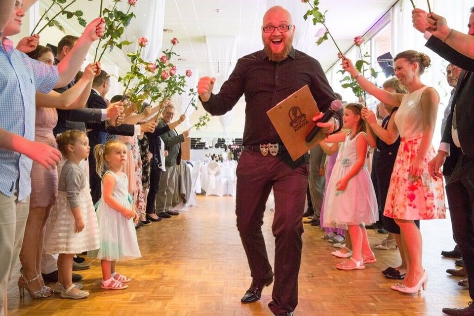 Moderator Tamada Russischer DJ Alleinunterhalter Hochzeit in Siegen