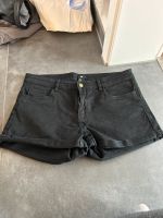 Damen kurze Jeans Hose Shorts H&M schwarz hotpants Größe 40 somme Nordrhein-Westfalen - Heinsberg Vorschau